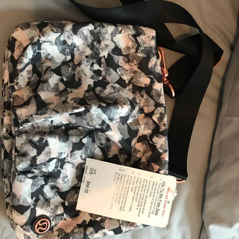 Lululemon Hip to be Free bag